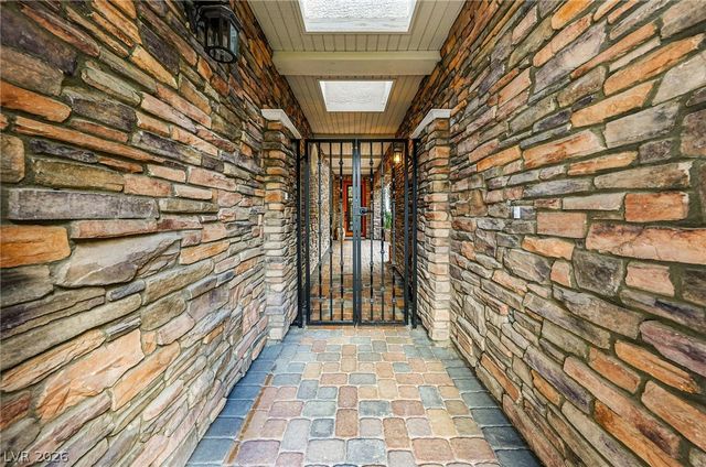 11846 WATERFORD CASTLE Court, Las Vegas, NV 89141