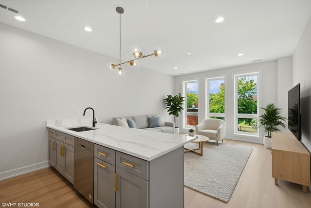 3715 S Giles Avenue 2, Chicago, IL 60653