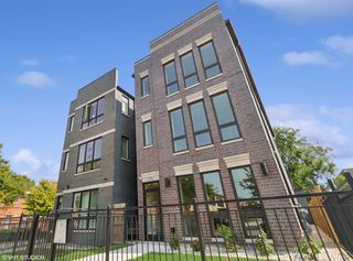 3715 S Giles Avenue 2, Chicago, IL 60653