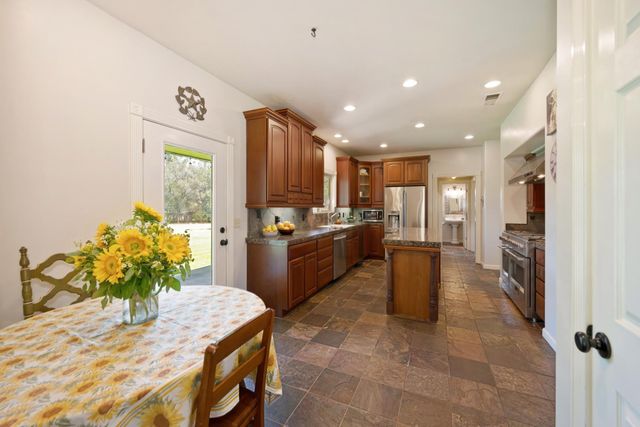 2255 Ironwood Ln, Lincoln, CA 95648