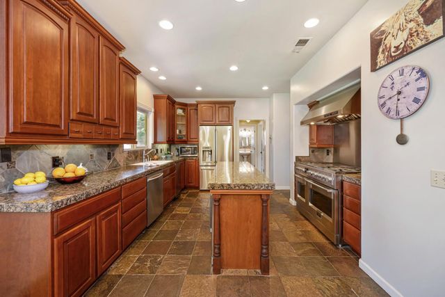 2255 Ironwood Ln, Lincoln, CA 95648