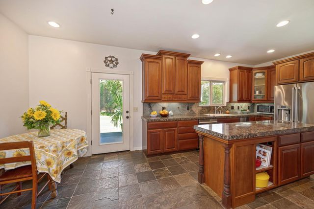 2255 Ironwood Ln, Lincoln, CA 95648