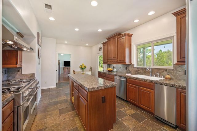 2255 Ironwood Ln, Lincoln, CA 95648