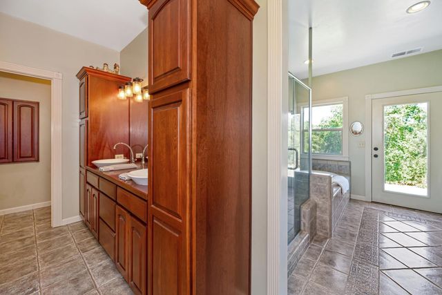 2255 Ironwood Ln, Lincoln, CA 95648