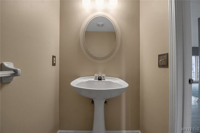 153 Mill Valley Ct, Amherst, NY 14051