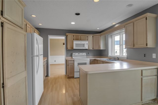 153 Mill Valley Ct, Amherst, NY 14051