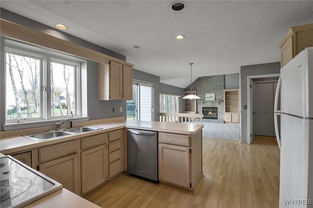 153 Mill Valley Ct, Amherst, NY 14051