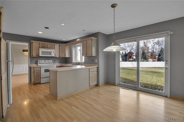 153 Mill Valley Ct, Amherst, NY 14051