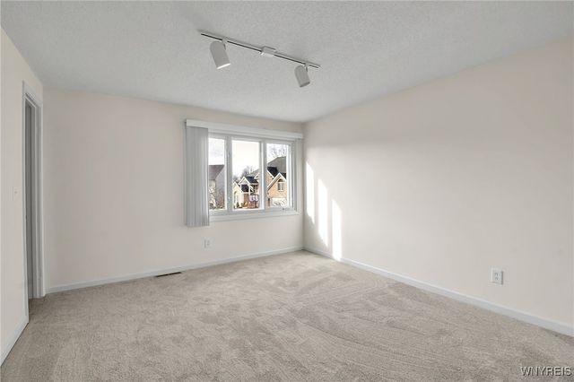 153 Mill Valley Ct, Amherst, NY 14051