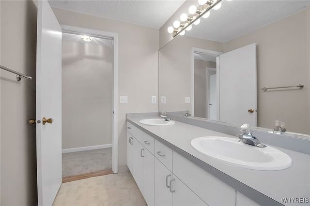 153 Mill Valley Ct, Amherst, NY 14051