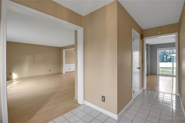 153 Mill Valley Ct, Amherst, NY 14051