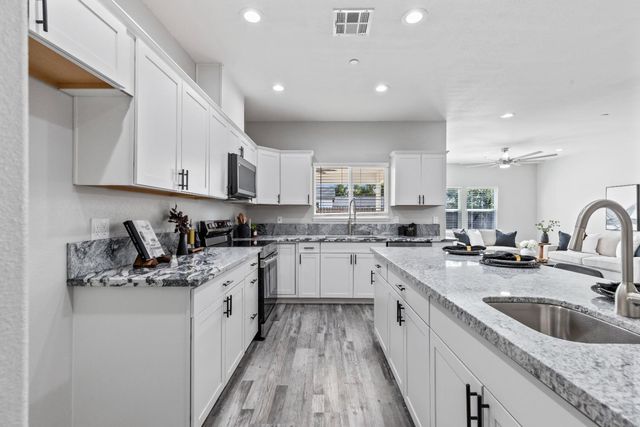 232 E Roseburg Ave, Modesto, CA 95350