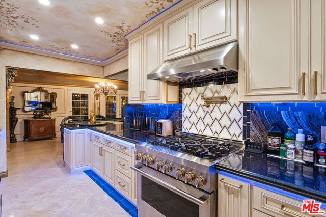 17419 Cohasset Street, Van Nuys, CA 91406