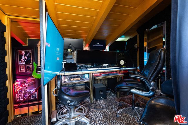 17419 Cohasset Street, Van Nuys, CA 91406