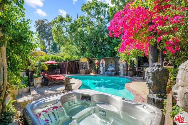 17419 Cohasset Street, Van Nuys, CA 91406