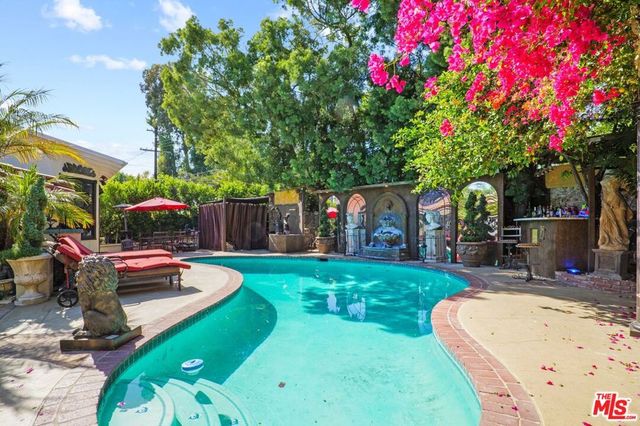 17419 Cohasset Street, Van Nuys, CA 91406