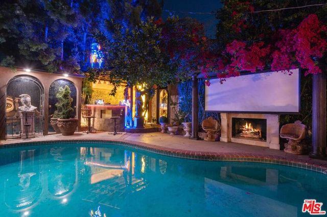 17419 Cohasset Street, Van Nuys, CA 91406