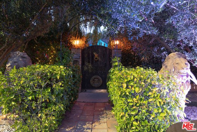 17419 Cohasset Street, Van Nuys, CA 91406