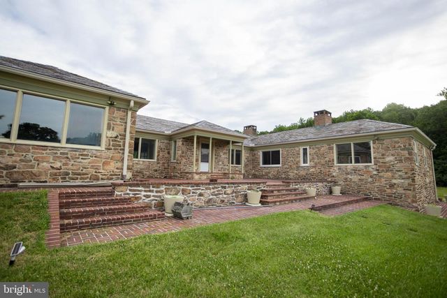 1207 FLOHRS CHURCH RD, Biglerville, PA 17307
