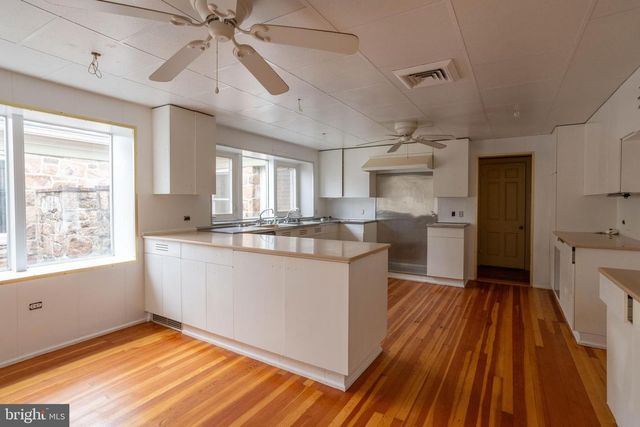 1207 FLOHRS CHURCH RD, Biglerville, PA 17307