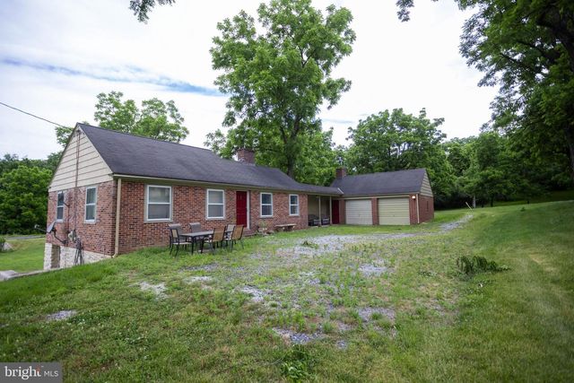 1207 FLOHRS CHURCH RD, Biglerville, PA 17307