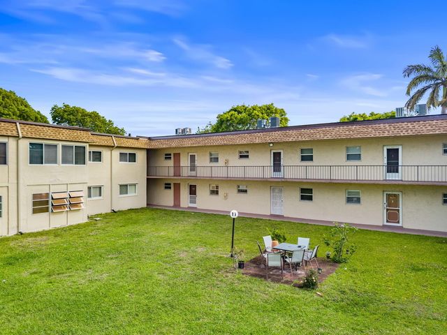 752 Lori Drive 219, Palm Springs, FL 33461