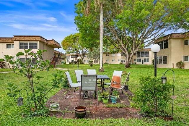 752 Lori Drive 219, Palm Springs, FL 33461