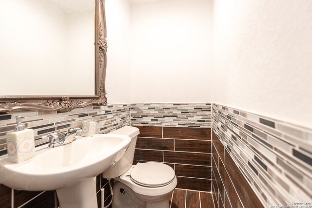 472 County Road 6723, Natalia, TX 78059