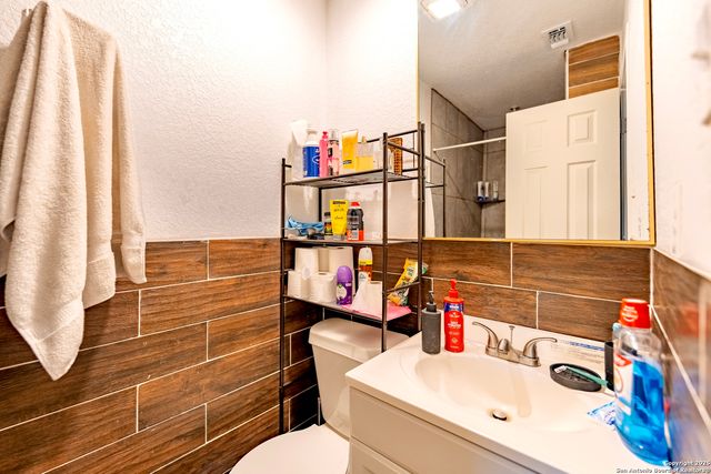 472 County Road 6723, Natalia, TX 78059