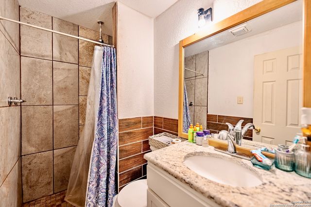 472 County Road 6723, Natalia, TX 78059