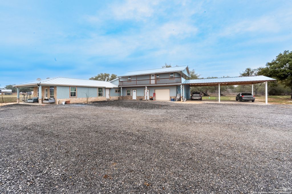 472 County Road 6723, Natalia, TX 78059