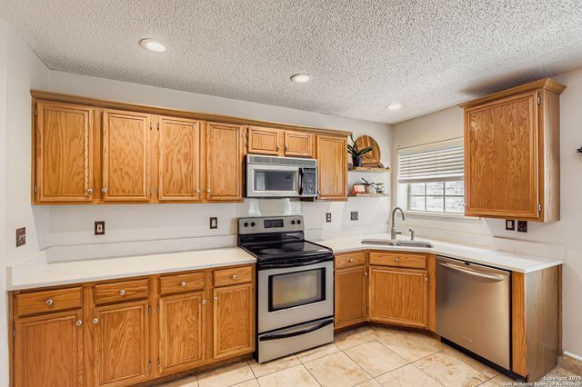 9319 Fishers Hill, San Antonio, TX 78240