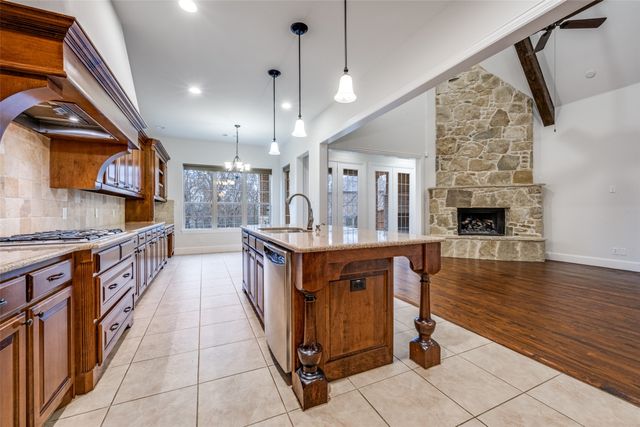 1401 Goldenrod Circle, Lantana, TX 76226