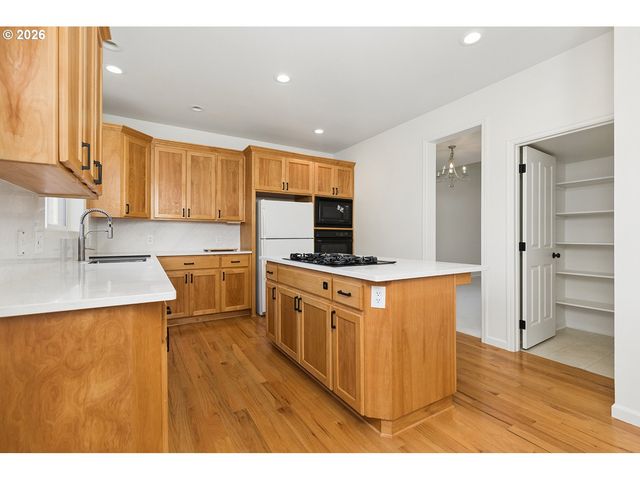 11511 Nw CYRUS Ln, Portland, OR 97229