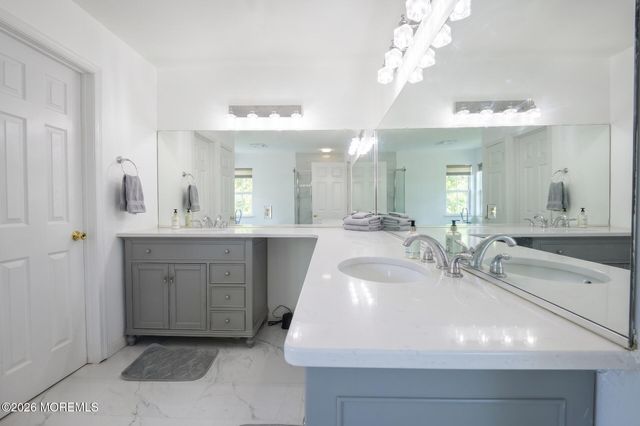 67 Glen Oaks Court, Old Bridge, NJ 08857