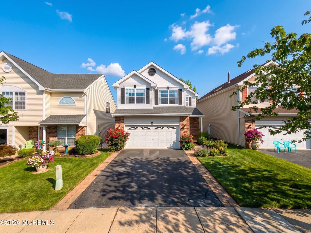 67 Glen Oaks Court, Old Bridge, NJ 08857