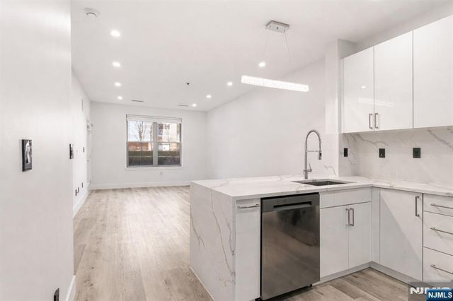 24 Ave At Port Imperial 131, West New York, NJ 07093