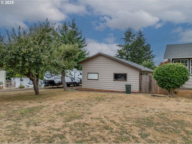 1311 WILLOW St, Myrtle Point, OR 97458