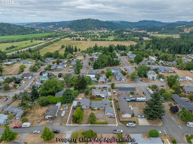 1311 WILLOW St, Myrtle Point, OR 97458