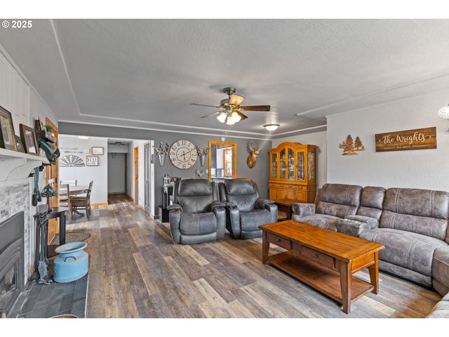 1311 WILLOW St, Myrtle Point, OR 97458