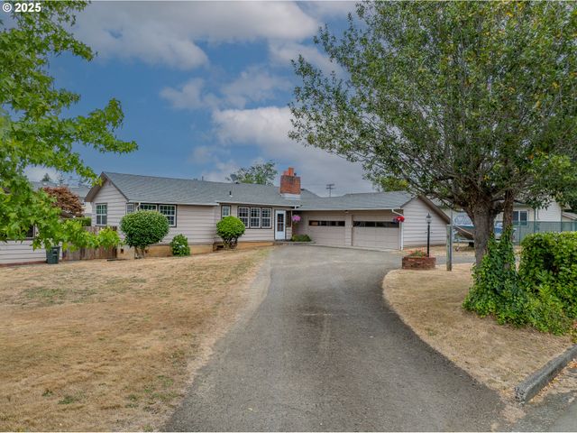 1311 WILLOW St, Myrtle Point, OR 97458