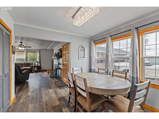 1311 WILLOW St, Myrtle Point, OR 97458