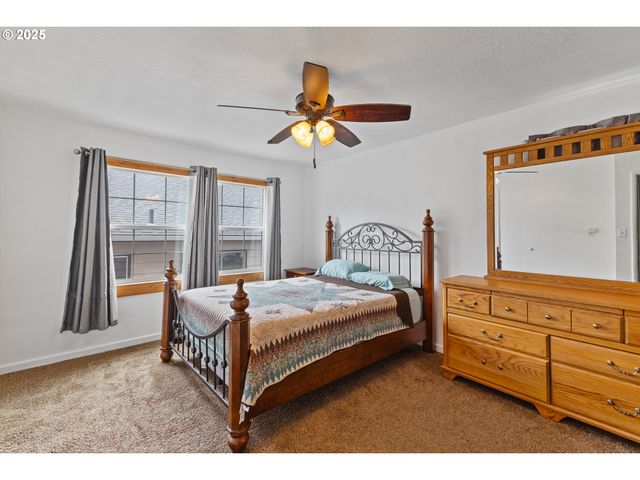 1311 WILLOW St, Myrtle Point, OR 97458