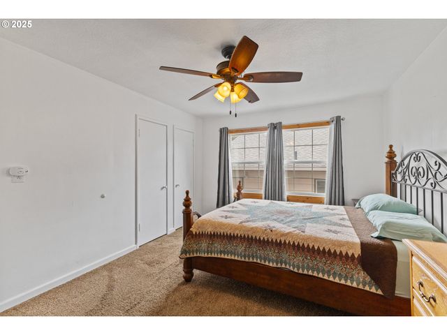 1311 WILLOW St, Myrtle Point, OR 97458