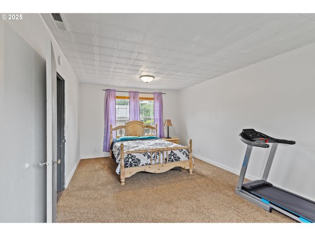 1311 WILLOW St, Myrtle Point, OR 97458