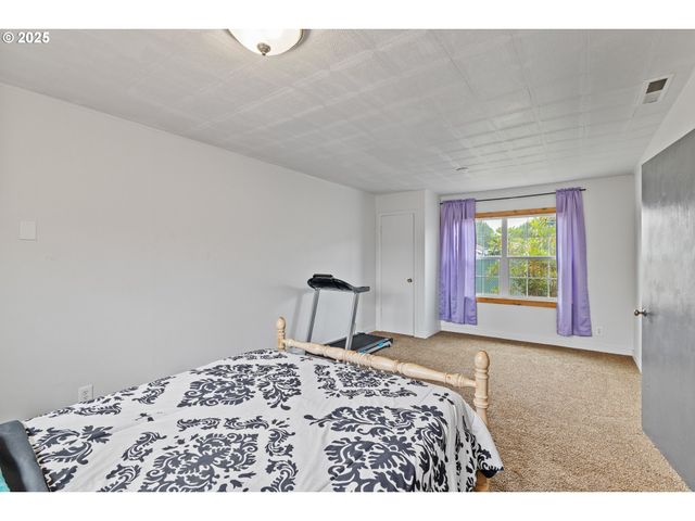 1311 WILLOW St, Myrtle Point, OR 97458