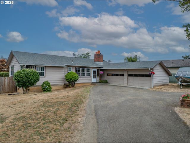 1311 WILLOW St, Myrtle Point, OR 97458