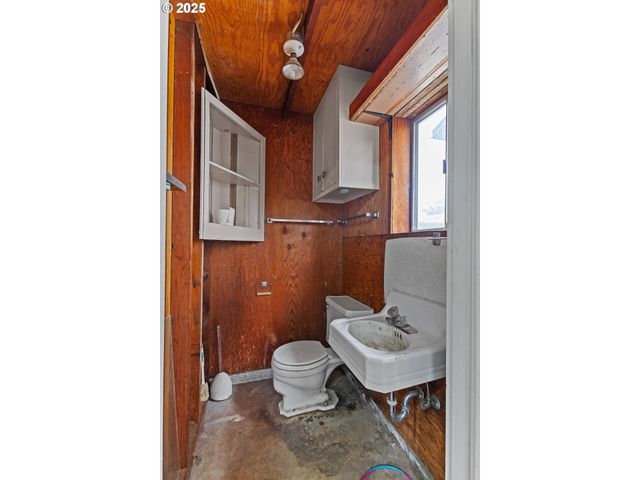 1311 WILLOW St, Myrtle Point, OR 97458