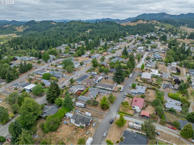 1311 WILLOW St, Myrtle Point, OR 97458