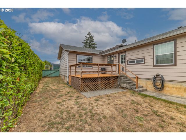 1311 WILLOW St, Myrtle Point, OR 97458